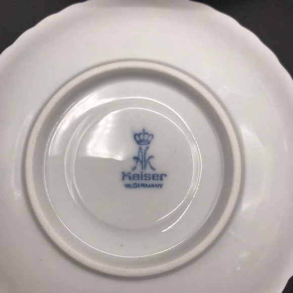 Vintage AK Kaiser Scalloped Teapot Set Egg Cups White Porcelain W Germany - Picture 14 of 16